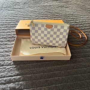 Louis Vuitton Pochette